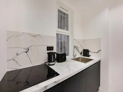 Cuisine ou kitchenette dans l'établissement Amazing Apartment - 2BR 6P - Gare Saint-Lazare