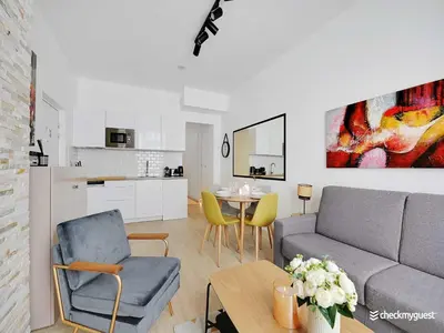 Cuisine ou kitchenette dans l'établissement Intimate Flat w A C & Jacuzzi - 2BR 6P Montmartre