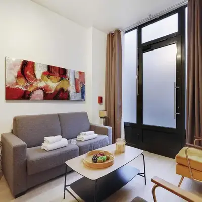 Intimate Flat w A C & Jacuzzi - 2BR 6P Montmartre