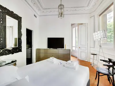 Un ou plusieurs lits dans un hébergement de l'établissement Magnificent Appt - 2BD 4P - Georges V Champs-Élysées
