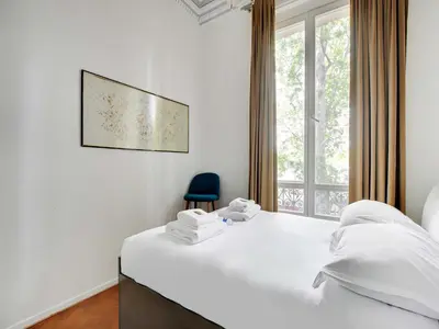 Un ou plusieurs lits dans un hébergement de l'établissement Magnificent Appt - 2BD 4P - Georges V Champs-Élysées