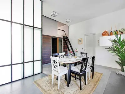 Coin salon dans l'établissement Magnificent apartment - 2BR 7P - Les Buttes Chaumont