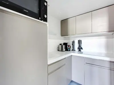Cuisine ou kitchenette dans l'établissement Magnificent apartment - 2BR 7P - Les Buttes Chaumont