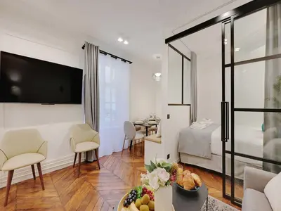 Télévision ou salle de divertissement dans l'établissement Charming apartment - 2BR 6P - Gare Saint-Lazare