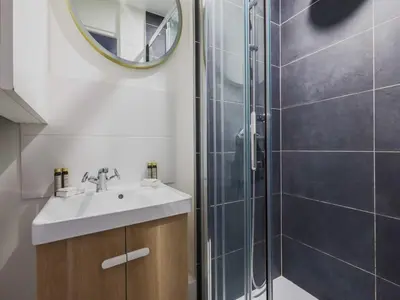 Salle de bains dans l'établissement Magnificent apt - 1BD 6P - Auteuil Quai de Seine
