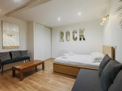 Un ou plusieurs lits dans un hébergement de l'établissement Magnificent apt - 1BD 6P - Auteuil Quai de Seine