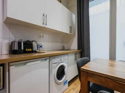 Cuisine ou kitchenette dans l'établissement Magnificent apt - 1BD 6P - Auteuil Quai de Seine