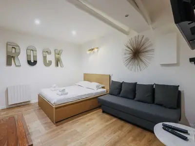 Un ou plusieurs lits dans un hébergement de l'établissement Magnificent apt - 1BD 6P - Auteuil Quai de Seine