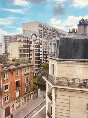 Vue générale sur Paris ou vue de la ville depuis l'appartement
