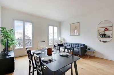 Coin salon dans l'établissement Charming appt - 1BD-2P - Near Canal Saint Martin