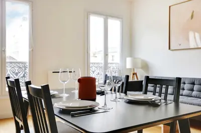 Coin salon dans l'établissement Charming appt - 1BD-2P - Near Canal Saint Martin