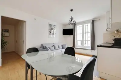 Télévision ou salle de divertissement dans l'établissement Cosy apartment - 1BR-4P - Place de la Nation