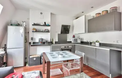 Cuisine ou kitchenette dans l'établissement Appartement Chic et central