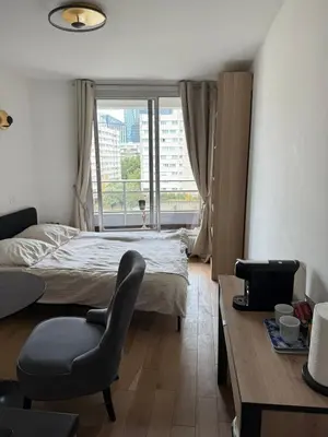 Un ou plusieurs lits dans un hébergement de l'établissement Appartement cosy à Paris en métro -balcon & wifi