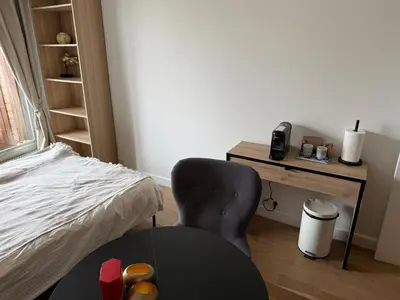 Un ou plusieurs lits dans un hébergement de l'établissement Appartement cosy à Paris en métro -balcon & wifi