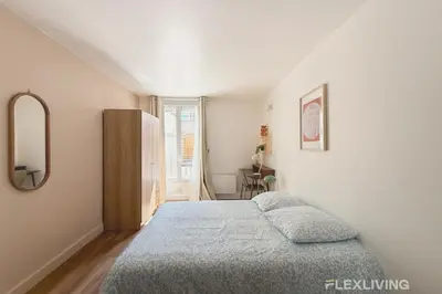 Un ou plusieurs lits dans un hébergement de l'établissement Charming 16m Studio in Paris 20 with shared terrace