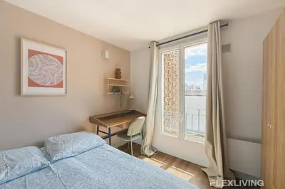 Un ou plusieurs lits dans un hébergement de l'établissement Charming 16m Studio in Paris 20 with shared terrace
