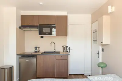 Cuisine ou kitchenette dans l'établissement Charming 16m Studio in Paris 20 with shared terrace