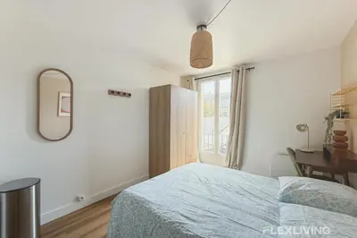 Un ou plusieurs lits dans un hébergement de l'établissement Charming 16m Studio in Paris 20 with shared terrace