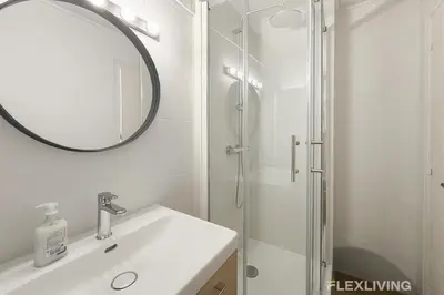 Salle de bains dans l'établissement Charming 16m Studio in Paris 20 with shared terrace