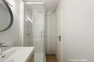 Salle de bains dans l'établissement Charming 16m Studio in Paris 20 with shared terrace