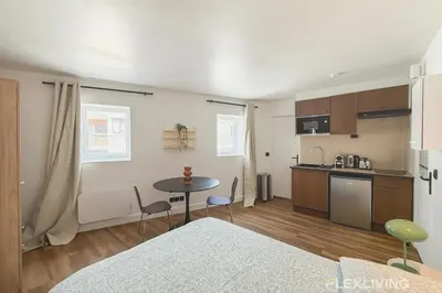 Cuisine ou kitchenette dans l'établissement Charming 20m Studio in Paris 20 with shared terrace