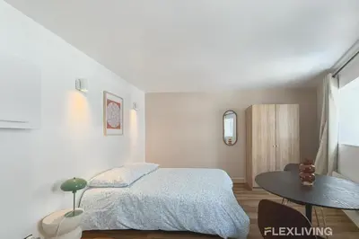 Un ou plusieurs lits dans un hébergement de l'établissement Charming 20m Studio in Paris 20 with shared terrace