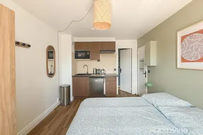 Cuisine ou kitchenette dans l'établissement Charming 16m Studio in Paris 20 with shared terrace