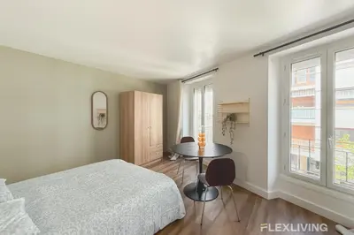 Un ou plusieurs lits dans un hébergement de l'établissement Charming 20m Studio in Paris 20 with shared terrace