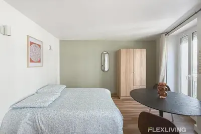 Un ou plusieurs lits dans un hébergement de l'établissement Charming 20m Studio in Paris 20 with shared terrace