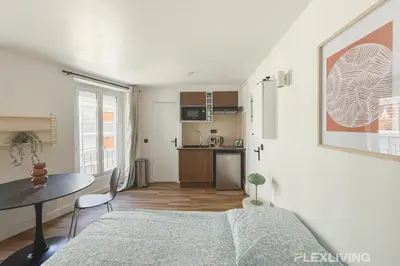 Cuisine ou kitchenette dans l'établissement Charming 20m Studio in Paris 20 with shared terrace