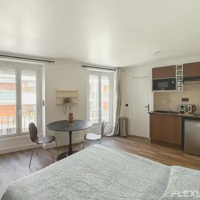 Charming 20m Studio in Paris 20 with shared terrace