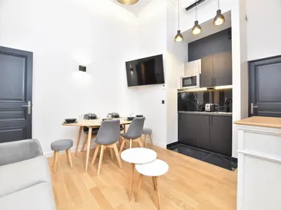 Cuisine ou kitchenette dans l'établissement Charming apartment - 2BR 7P - Arc de Triomphe