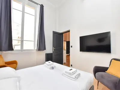 Télévision ou salle de divertissement dans l'établissement Charming apartment - 2BR 7P - Arc de Triomphe