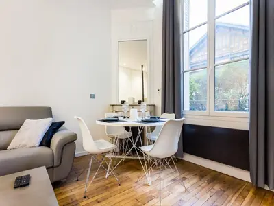 Coin salon dans l'établissement Cozy apartment - 1BR 4P - Trocadéro Eiffel Tower