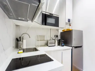 Cuisine ou kitchenette dans l'établissement Cozy apartment - 1BR 4P - Trocadéro Eiffel Tower
