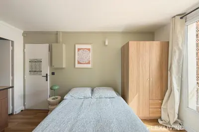 Un ou plusieurs lits dans un hébergement de l'établissement Charming 16m Studio in Paris 20 with shared terrace