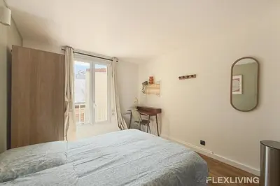 Un ou plusieurs lits dans un hébergement de l'établissement Charming 16m Studio in Paris 20 with shared terrace
