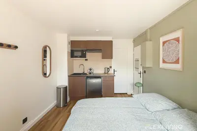 Cuisine ou kitchenette dans l'établissement Charming 16m Studio in Paris 20 with shared terrace