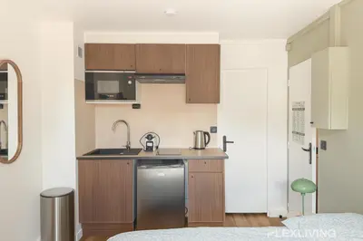 Cuisine ou kitchenette dans l'établissement Charming 16m Studio in Paris 20 with shared terrace