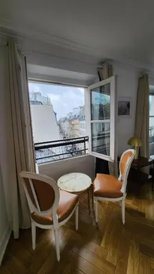 Coin salon dans l'établissement Elegant Haussmann apartment 50m G Lafayette
