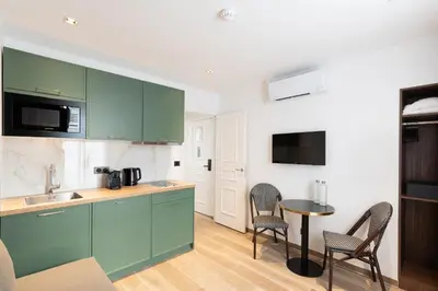 Cuisine ou kitchenette dans l'établissement Les Suites Tour Eiffel