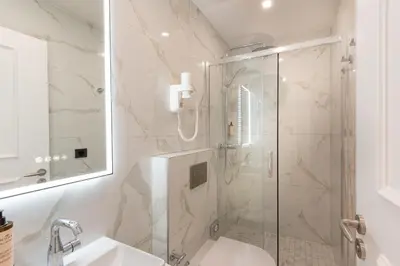 Salle de bains dans l'établissement Les Suites Tour Eiffel