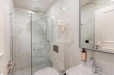 Salle de bains dans l'établissement Les Suites Tour Eiffel