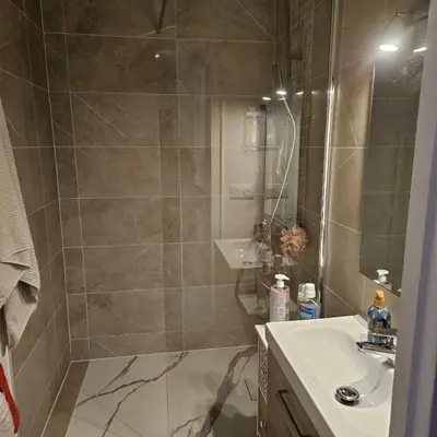 Salle de bains dans l'établissement Charmant appartement à Paris Metro Nations