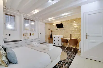 Télévision ou salle de divertissement dans l'établissement Comfortable studio for 2 near Bastille