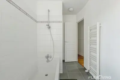 Salle de bains dans l'établissement Spacious 3-bedroom apartment in Paris 14 - Alésia