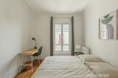 Un ou plusieurs lits dans un hébergement de l'établissement Spacious 3-bedroom apartment in Paris 14 - Alésia