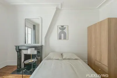 Un ou plusieurs lits dans un hébergement de l'établissement Spacious 3-bedroom apartment in Paris 14 - Alésia