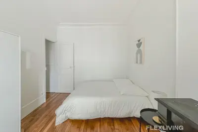 Un ou plusieurs lits dans un hébergement de l'établissement Spacieux appartement 4 chambres à Alésia
